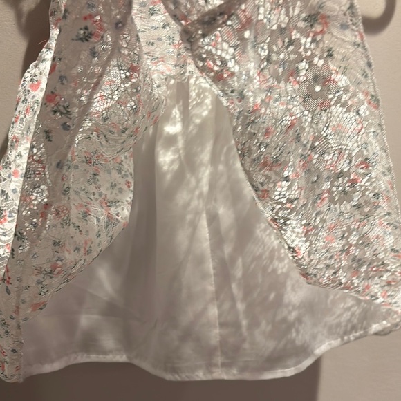 Red and White Sleeveless formal dress with Flutter Sleeves - Picture 6 of 6